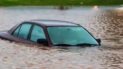 mobil terkena banjir